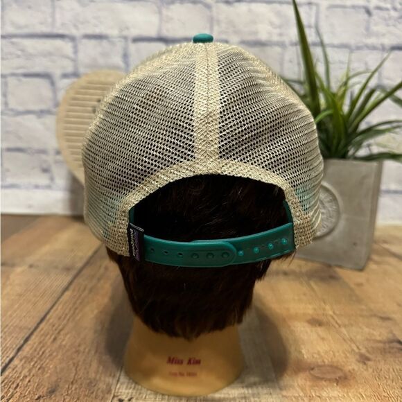 Patagonia P-6 Logo Hat green beige mesh back trucker cap adjustable snapback - Picture 4 of 7